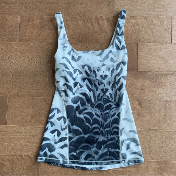 *SOLD* LULULEMON Amala tank black white pattern size 2 - Picture 2 of 10